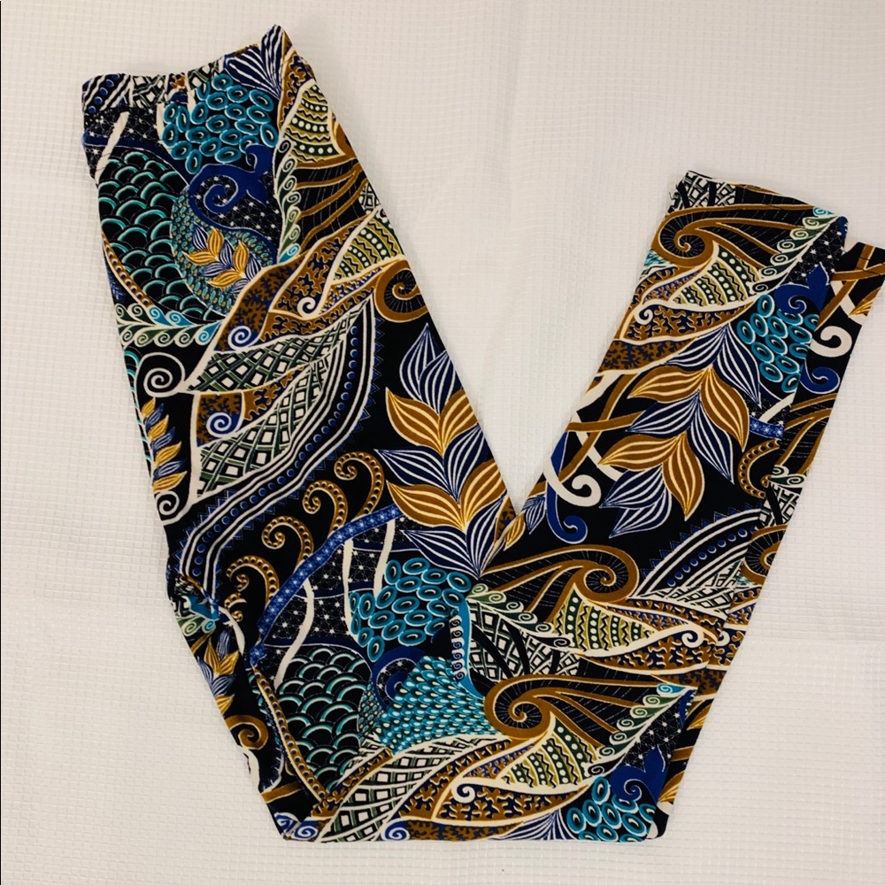 Butter soft leggings one size fits sizes 0-12.